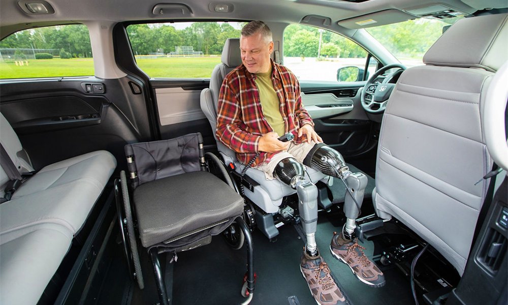 Vehicle transfer and turning seat